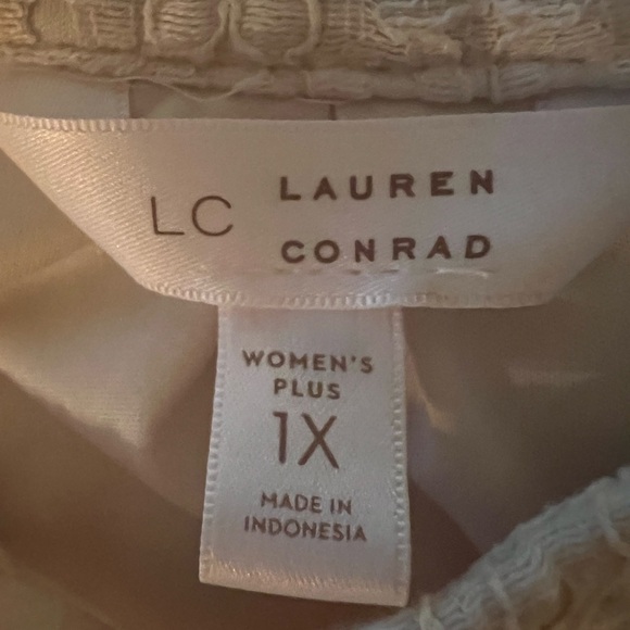 Blouse eyelet with a liner by Lauren Conrad size 1X - Picture 3 of 4